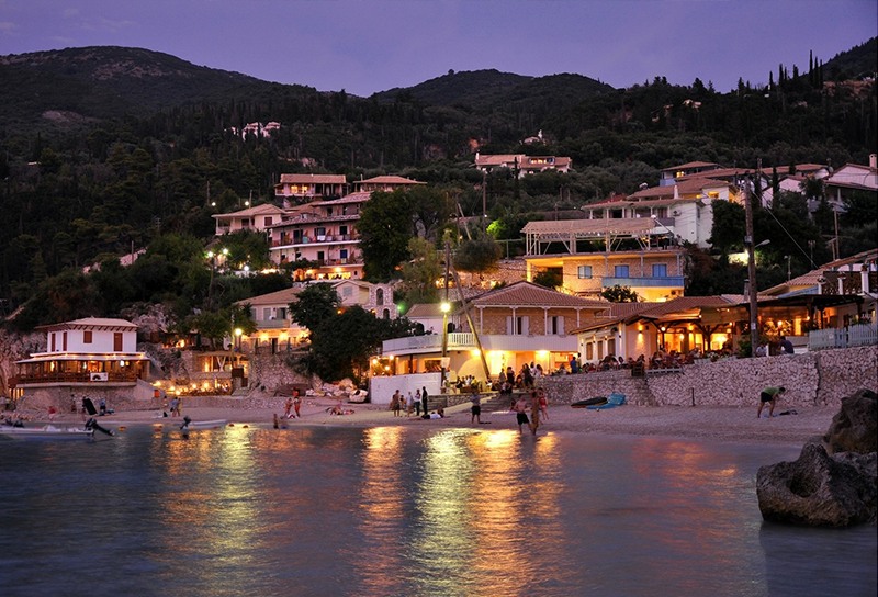  παραδοσιακό χωριό με όμορφα σοκάκια και παραλίες.