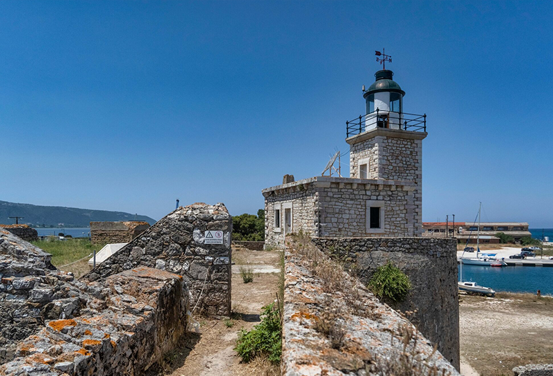 ιστορικό μνημείο με εκπληκτική θέα στο νησί.