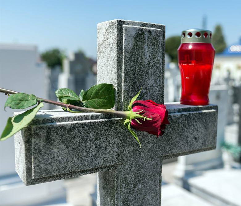 Από την επιλογή του ναού και του χώρου δεξίωσης, μέχρι τη διαμόρφωση του περιβάλλοντος και την επιμέλεια των ειδών, φροντίζουμε κάθε στάδιο ώστε να κυλήσει με ηρεμία και αρμονία.	