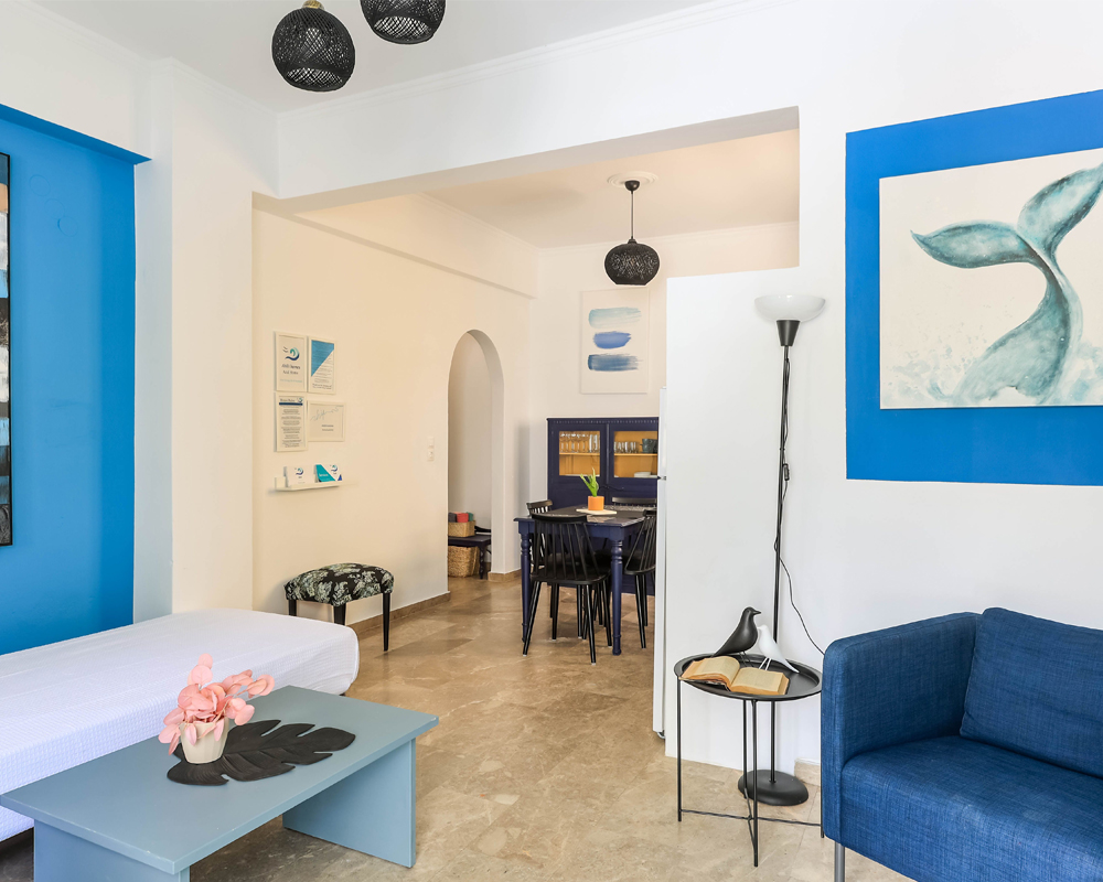 Το Azul Home με το χρώμα του καθαρού ουρανού και της ηρεμίας είναι ένα διαμέρισμα 65 τμ και έχει τη δυνατότητα να φιλοξενήσει έως και 4 άτομα.