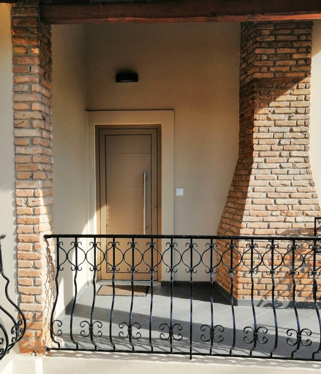 No photo description available.