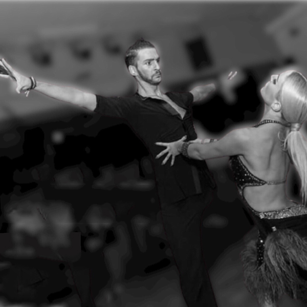 Κάτοχος διπλωμάτων American Latin & Ballroom, Latin I.D.T.A & Argentine Tango...(Περισσότερα)