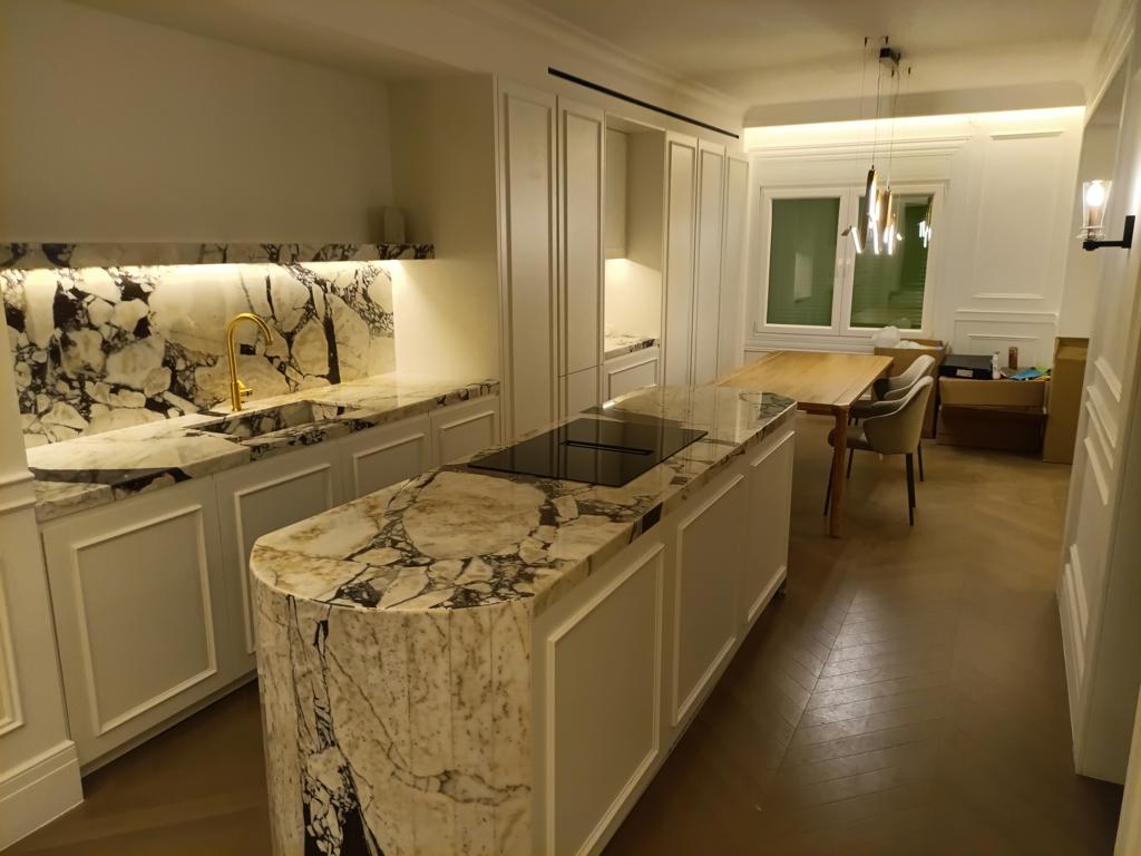 Contemporary kitchen with wooden elements
