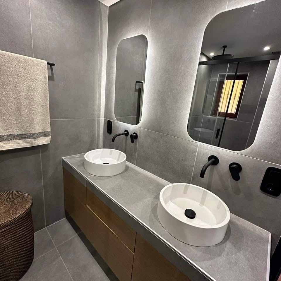 Roussos Renovations - Εργασία